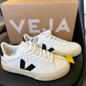 Veja skor svarta - Helt nya och oanvända veja sneakers i storlek 36! Nypris ca 1600!
