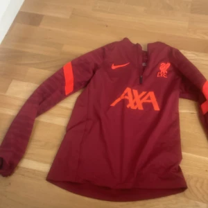 Liverpool tröja  - Använd ett par gånger 