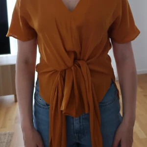 Topp med knut  - Använd några få gånger, normal i storleken 