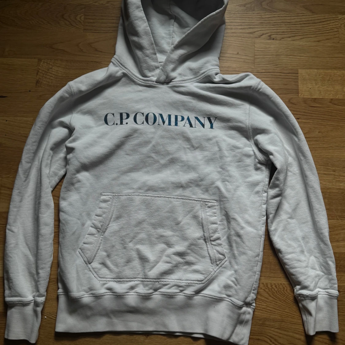 Vit hoodie från C.P. Company