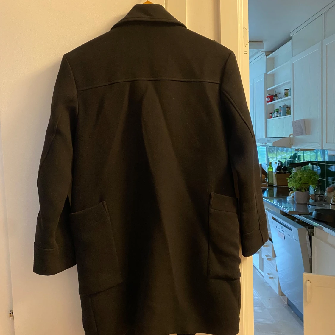 Svart kappa med dragkedjor  - 2