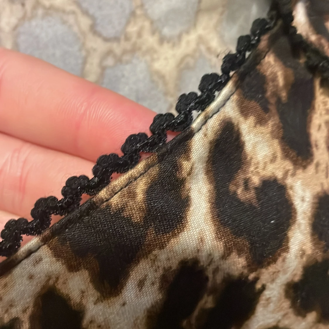 Leopardmönstrad topp med rosett - 2