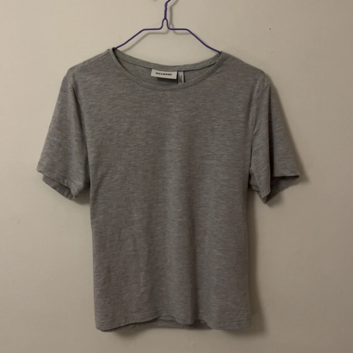 Grå Tshirt från weekday