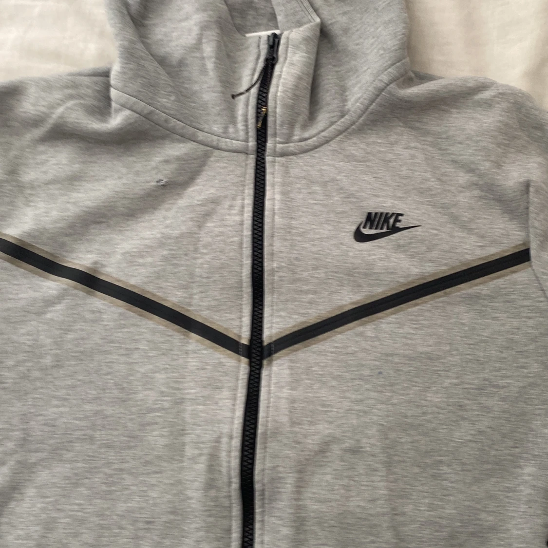 Grå Nike hoodiejacka med dragkedja - 1
