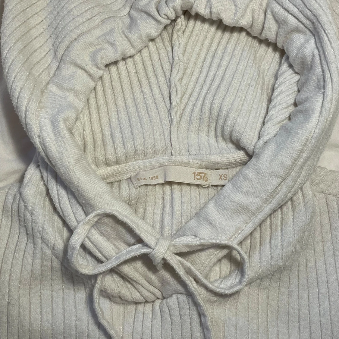 Vit ribbad hoodie  - 2