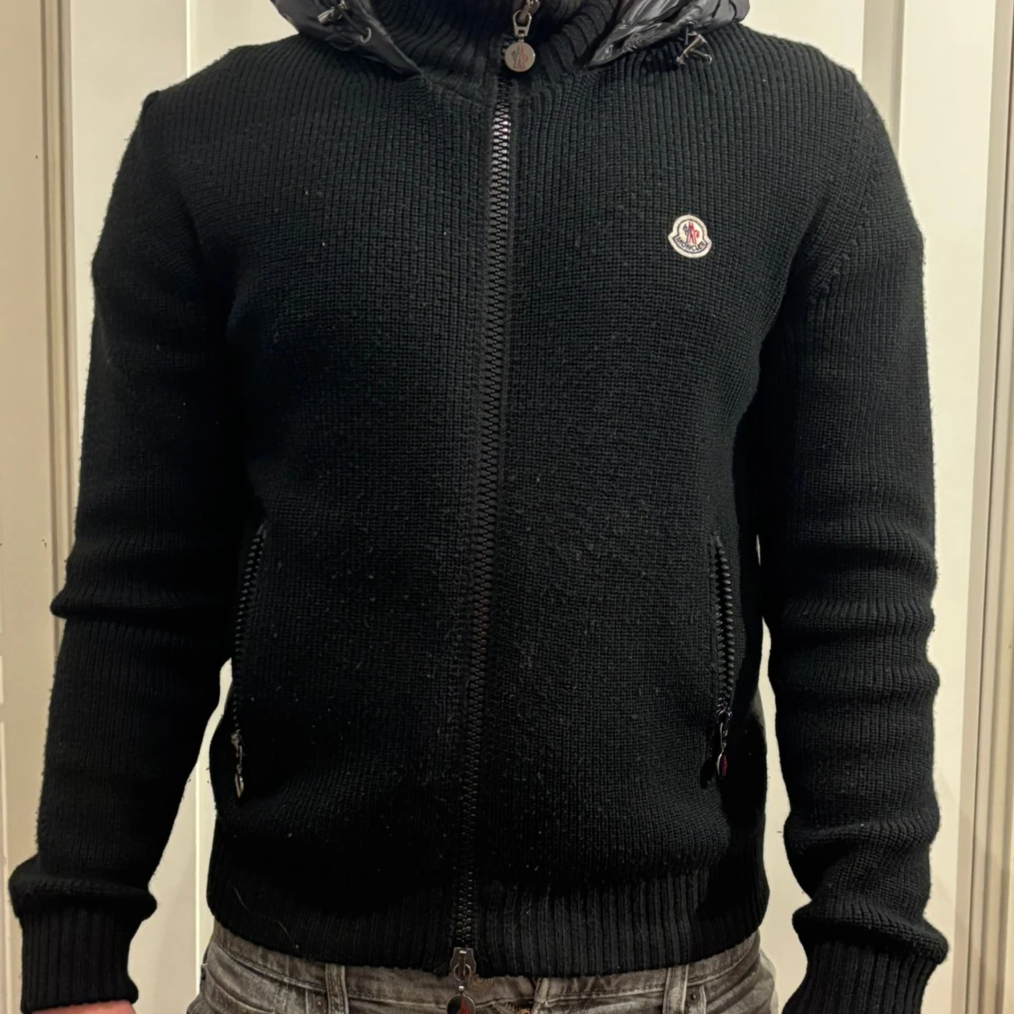 Svart hybridväst med huva från Moncler - 2