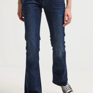 Gråa  bootcut jeans - Har dessa fast i mörk grå kontakta får fler bilder köpte dem för 1 340kr 