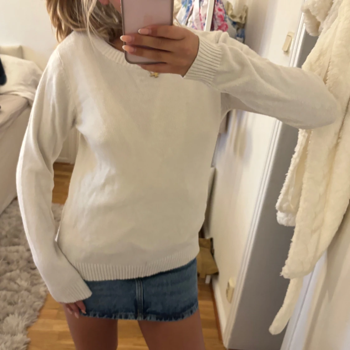 Vit stickad tröja med rund hals - 2