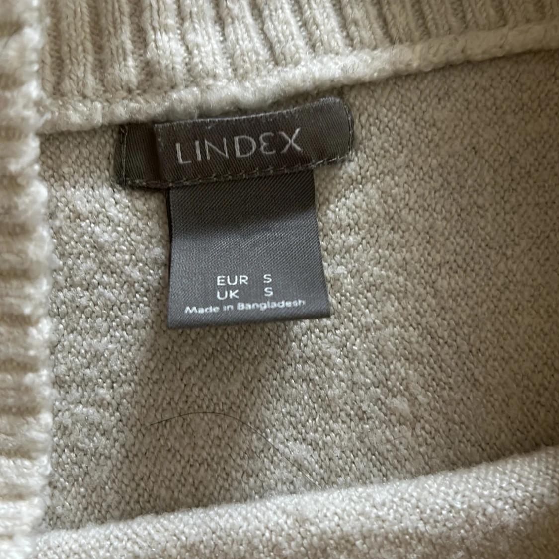 Krämvit stickad tröja från Lindex - 1