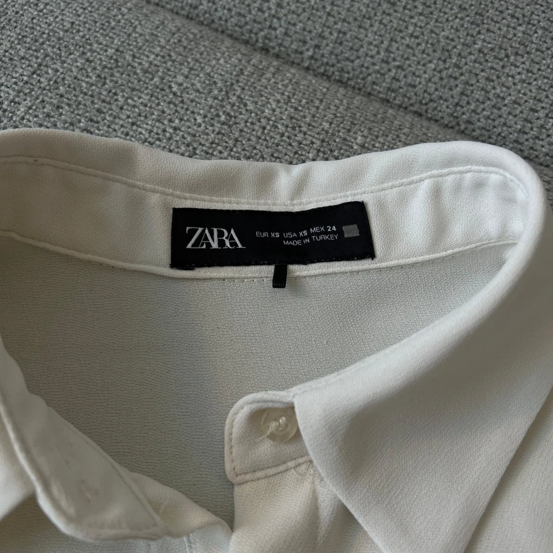 Vit långärmad skjorta från Zara - 2