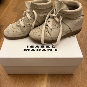 Isabel Marant Bobby  - Säljer mina fina isabel marant Bobby skor, sparsamt använda💖