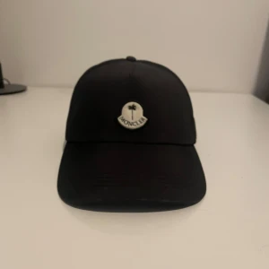 MONCLER X PALM ANGELS - Kvitto finns ny pris 2500