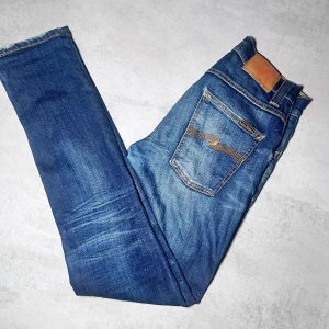 Nudie jeans - Nudie jeans | Modell Grim Tim | Super fint skick | Storlek W28 L32. 