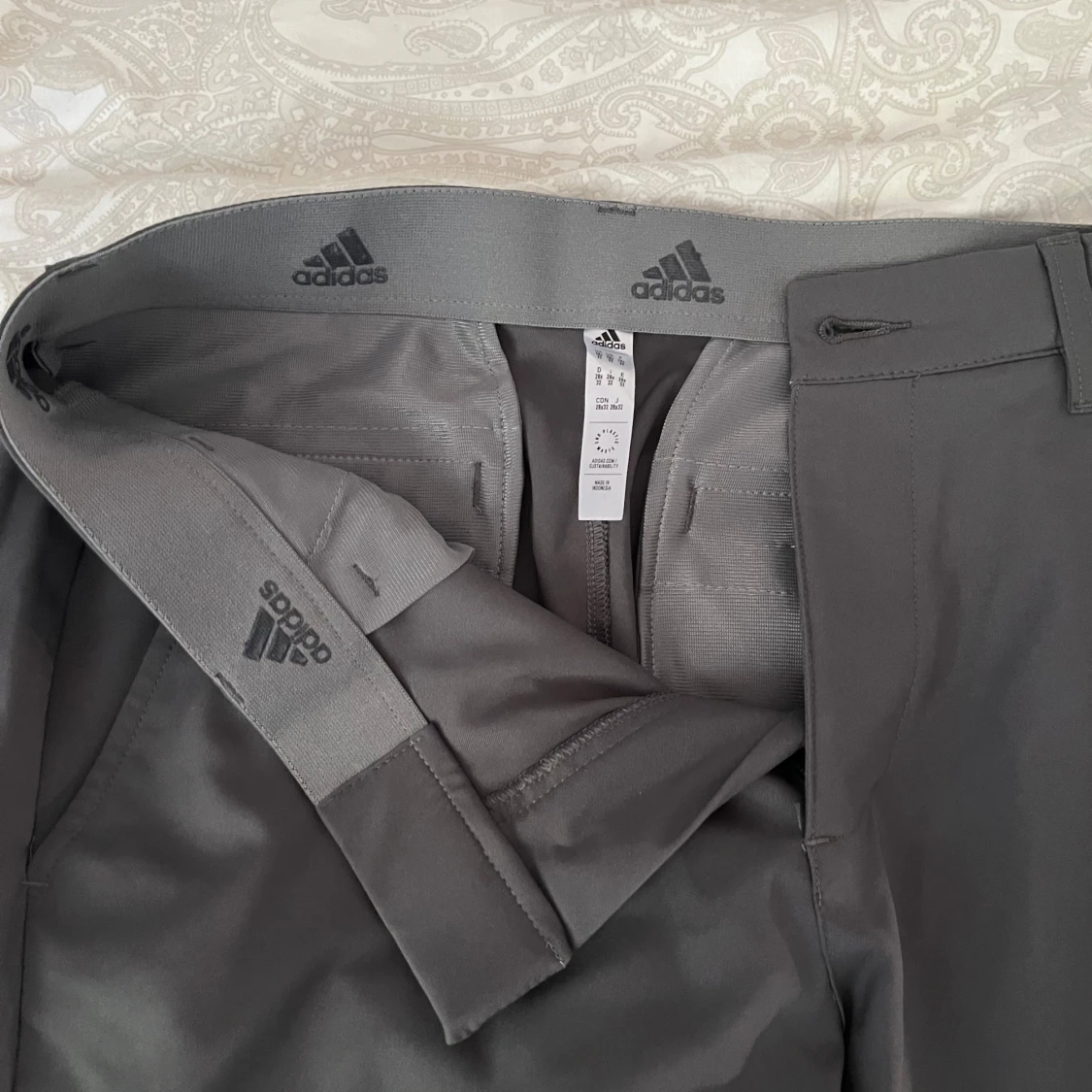 Grå adidas golfbyxor  - 2