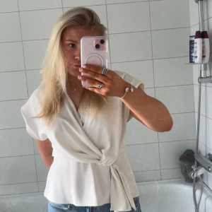 Zara topp - Fint skick. Från Zara, storlek L men passar M. 🩷