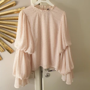 Blus - Oanvänd blus från Y.A.S 