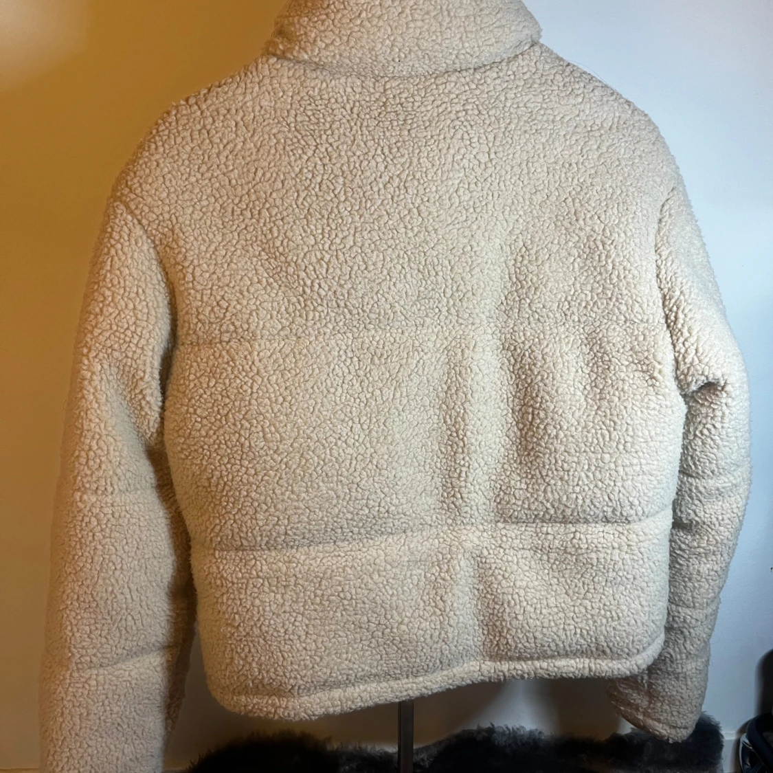 Beige teddyjacka med dragkedja - 1