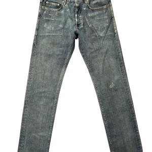 Dior Think Fast vaxade jeans - Sällsynta dior jeans från Think Fast kollektionen. Från KVA eran 2007. Skicket på byxorna är 9/10 då ända felet är att tagen lossnat men går enkelt att fixa. Köpa från grailed från en stor och känd säljare. Kvitto finns