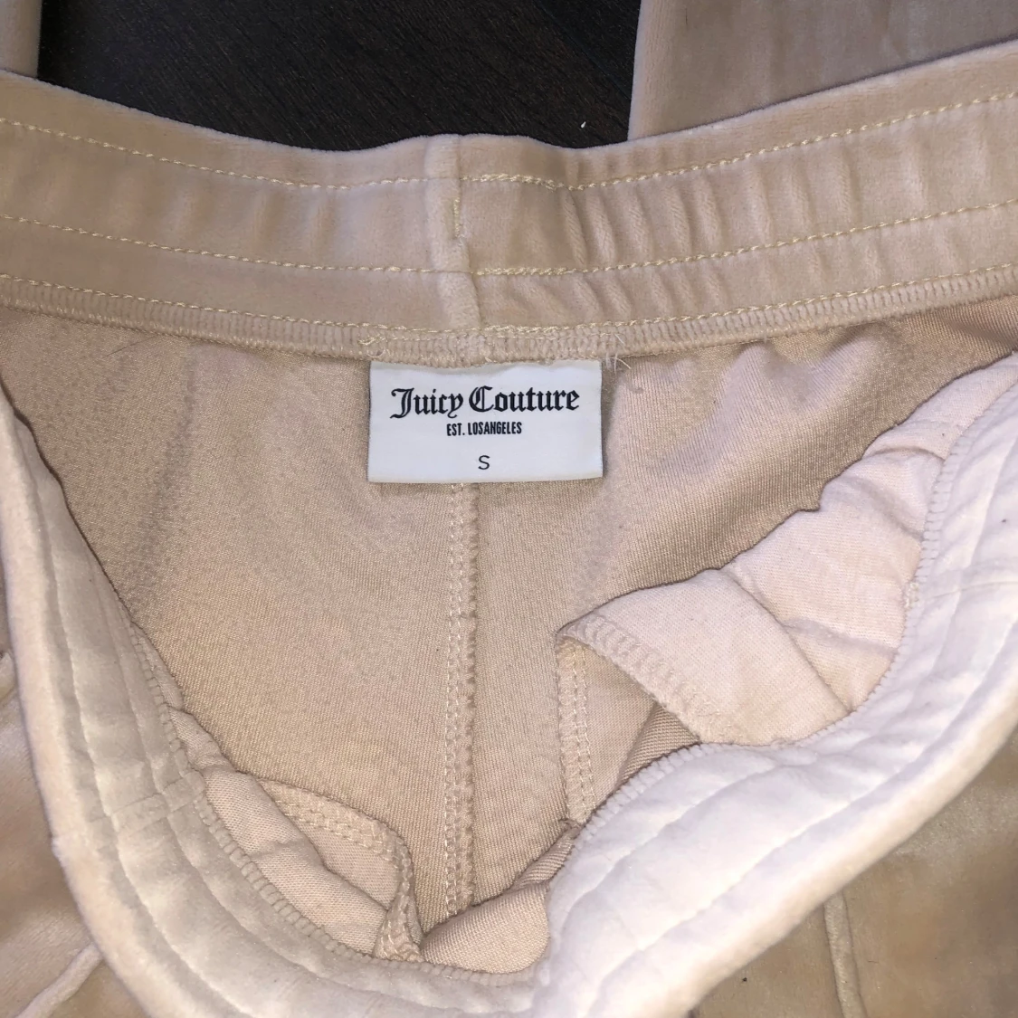 Beige mjukisbyxor från Juicy Couture - 3