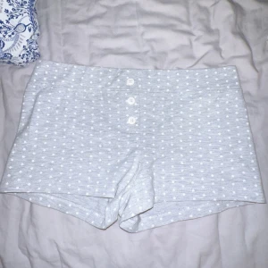 Shorts - Från gina young, använda 2 gånger. Sitter som en Xs