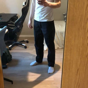 Leroy Craven Black Jeans - Snygga svarta byxor som fungerar både till fest och vardags. Hör gärna av vid eventuella funderingar🙂