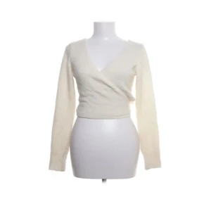 Omlottskofta, tröja - Älskar denna så mycket. Passar folk med storlekarna S/M. Passar även XS man sitter lite lösare då