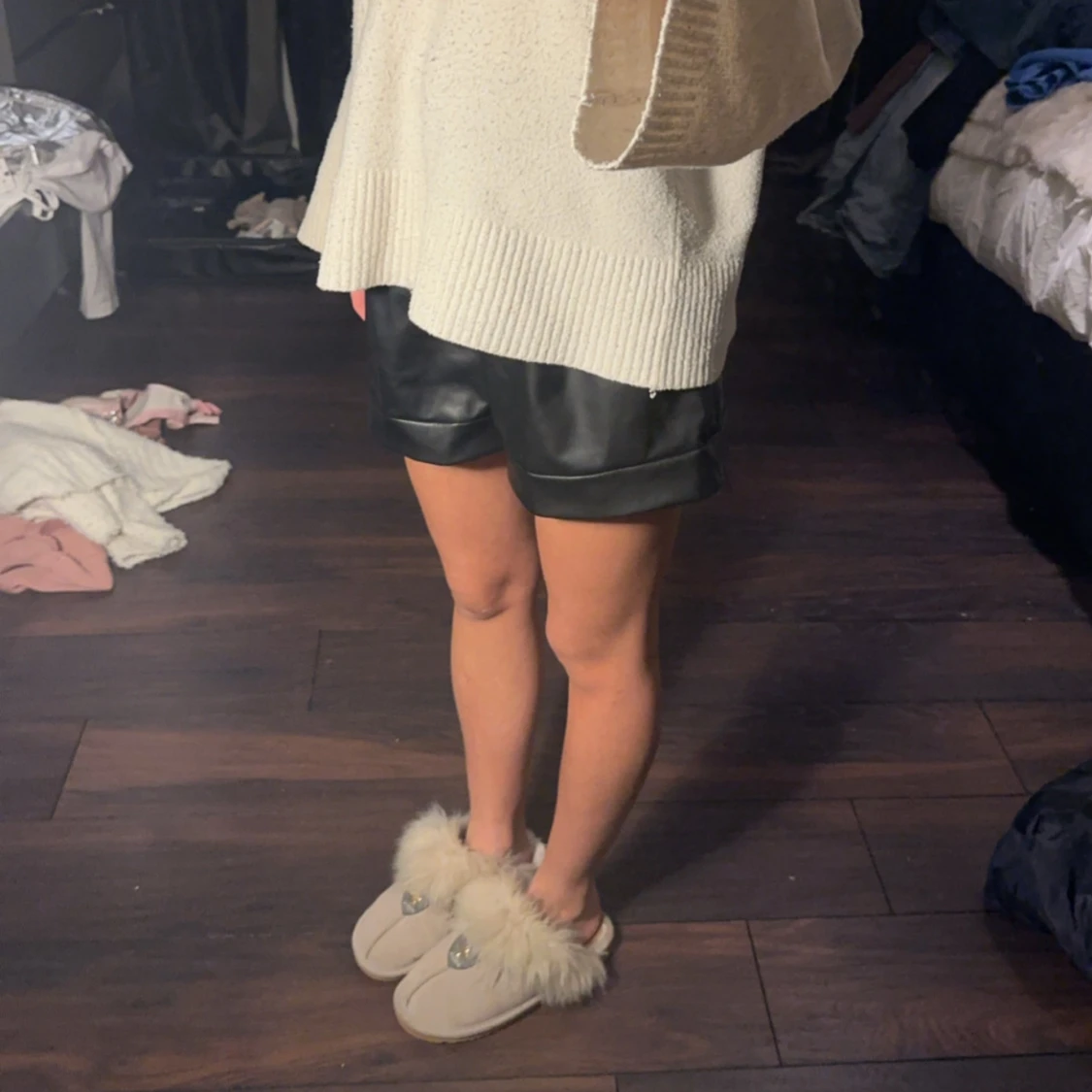 Svarta skinnshorts - 2