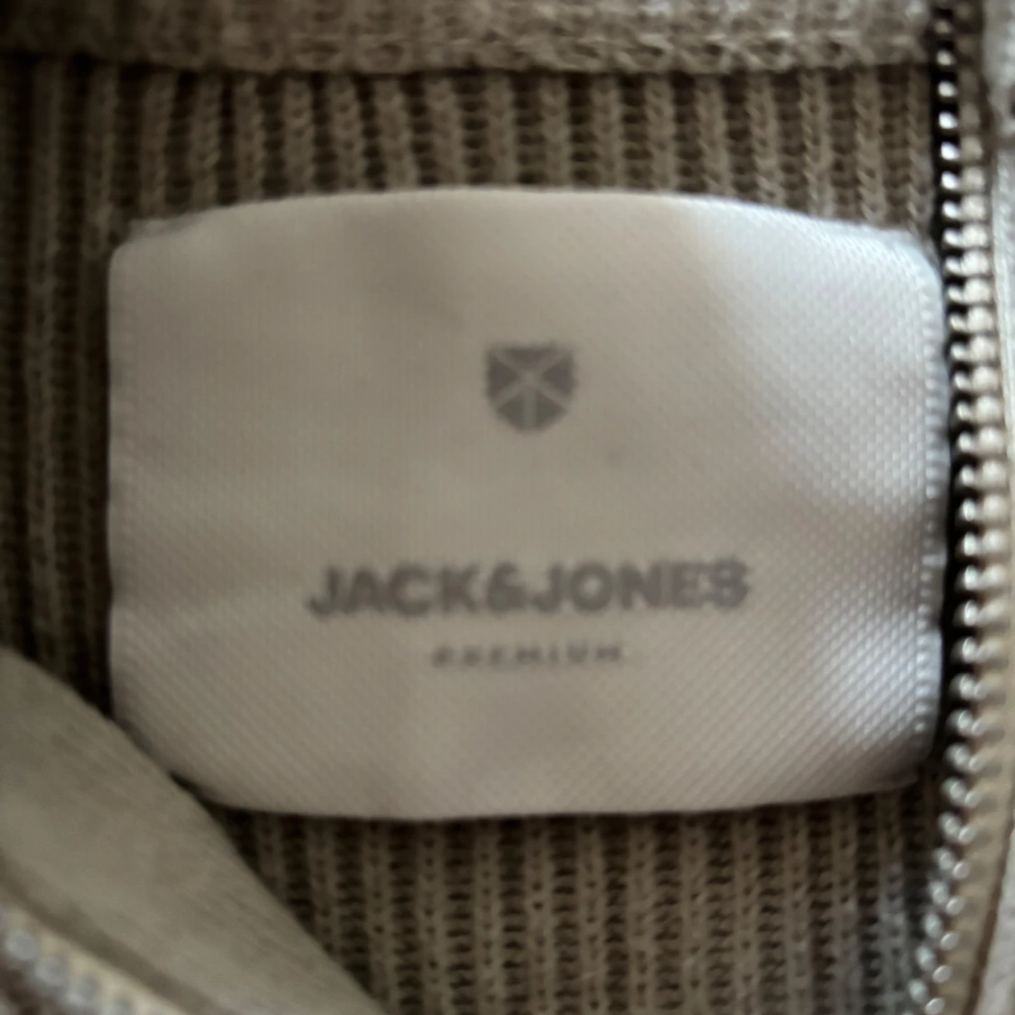 Beige ribbad tröja från Jack & Jones - 2