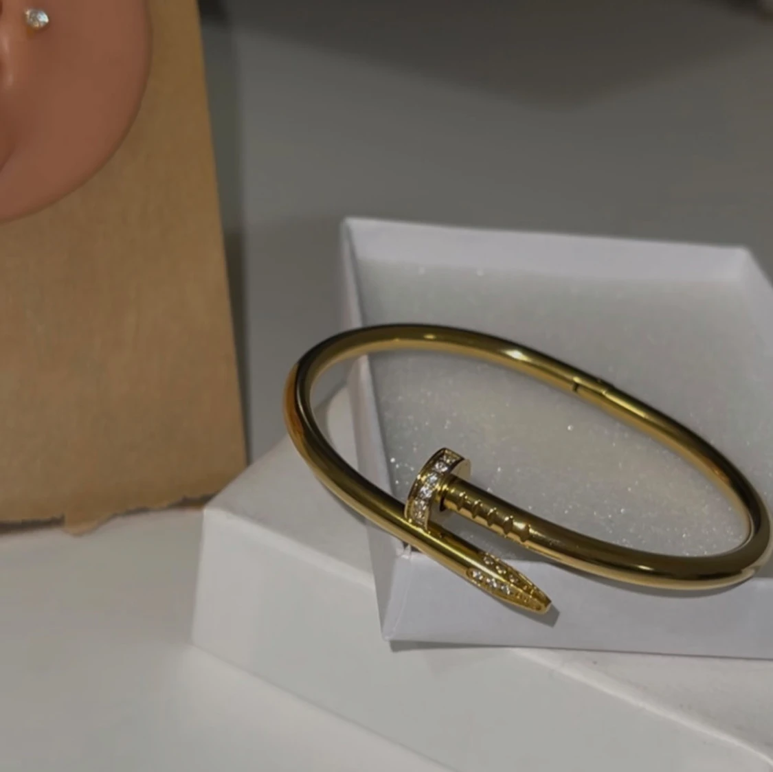 Guldarmband med diamantdetaljer - 2