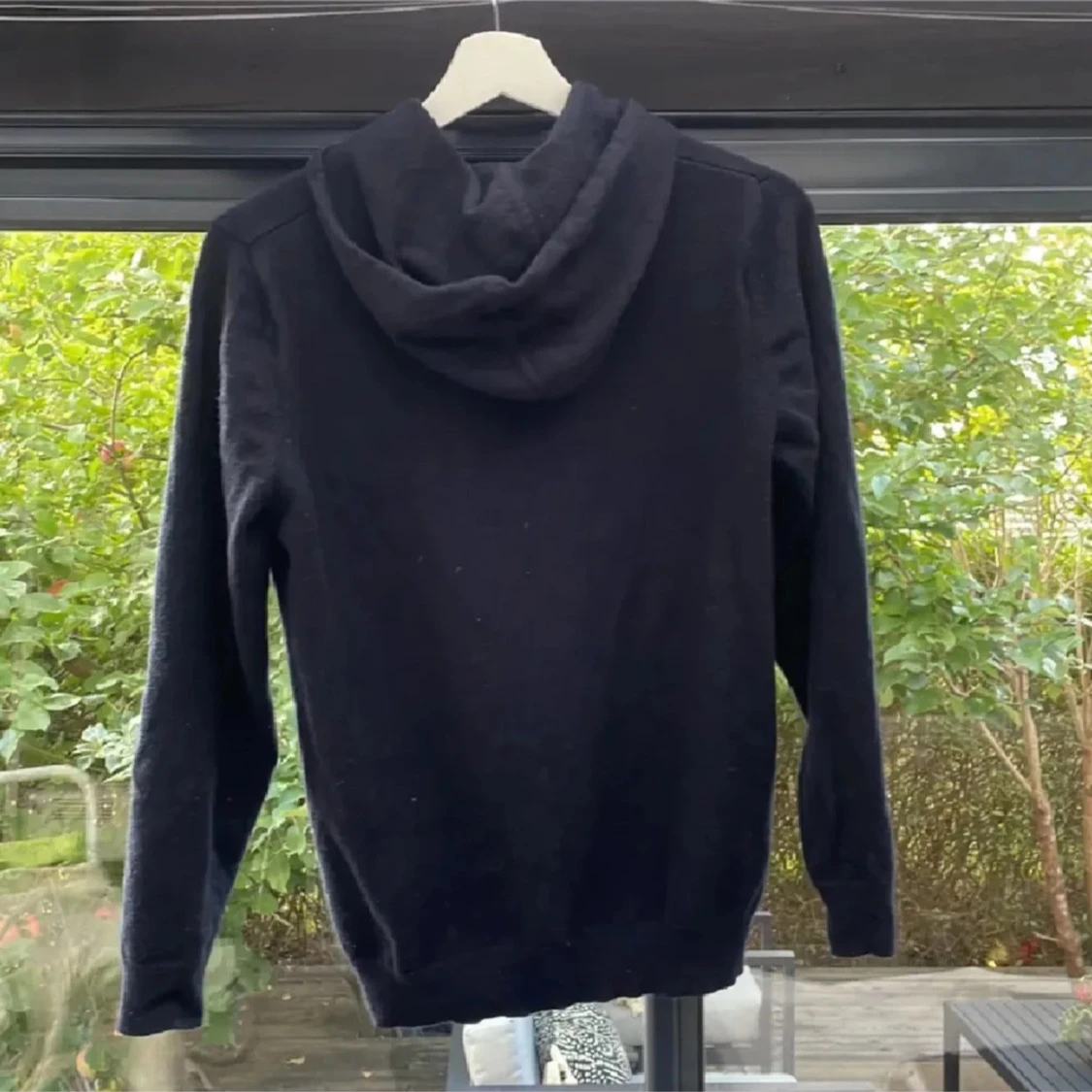 Marinblå kashmir hoodie från Mo Casual - 1