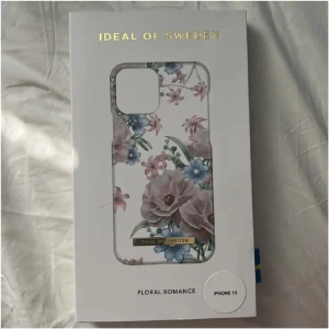 Mobilskal ideal of Sweden IPhone 13 - Floral romaner mobilskal Ny , till iPhone 13