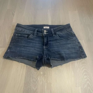 Nelly shorts - Endast provade! Nyskick, inga defekter.