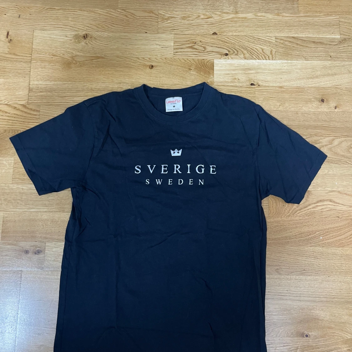 Svart Sverige t-shirt med tryck