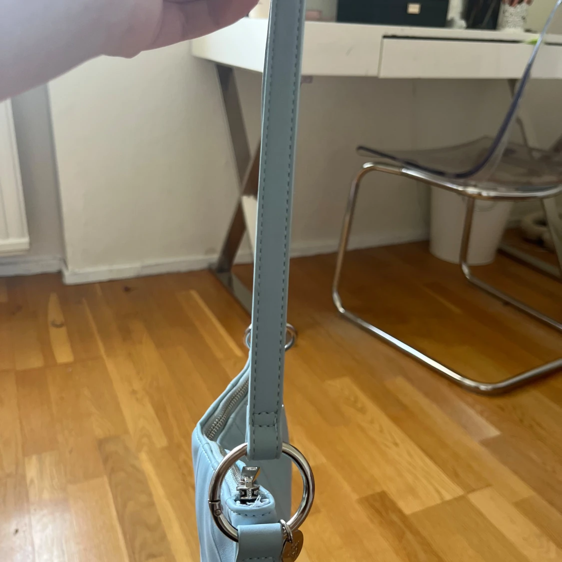 Ljusblå axelväska från Carin Wester - 2