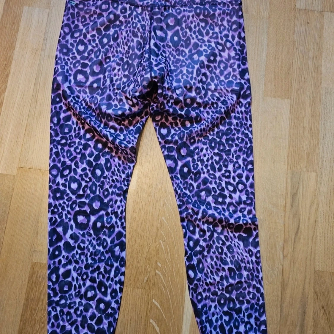 Rosa leopardmönstrade leggings  - 1