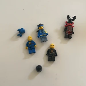 lego figurer - Små ansiktsskador på vissa figurer