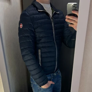 Colmar jacka  - | Riktigt snygg Colmar jacka i bra skick/ finns små skador på ryggen med det är inget som märks | | Jackan är i storlek S men kan även passa M!|Skicka vid ytterligare intresse, priset är öppet för diskussion - Dm🙌🏻 |