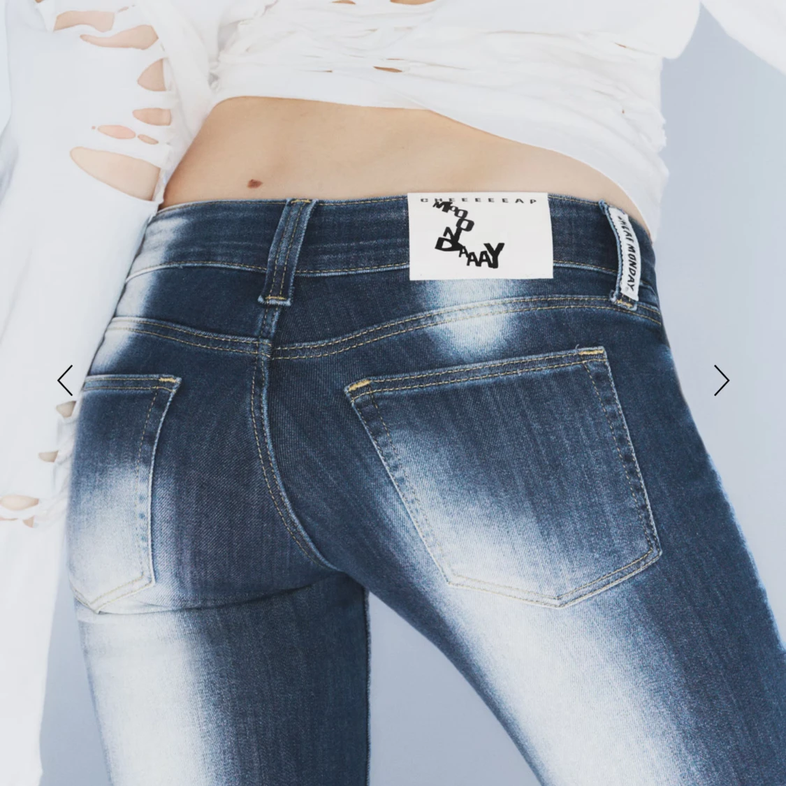 Blå bootcut jeans från Weekday  - 1