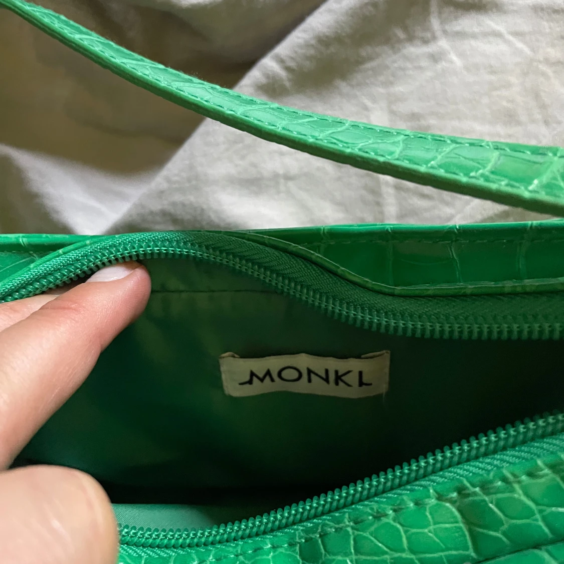 Grön väska från Monki - 1