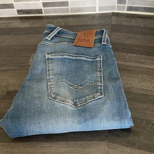 Replay Hyperflex ljusblå jeans - Säljer ett par Replay Hyperflex jeans i ljusblå , skriv vid intresse, Nypris 1300kr