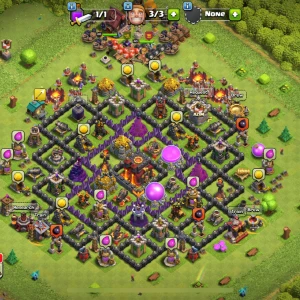 Clash of Clans konto - Bilden visar en färgstark och detaljerad spelvy från Clash of Clans, där en välutvecklad bas med försvar, resurser och trupper syns. Perfekt för dig som gillar strategi och byggande i spelvärlden!