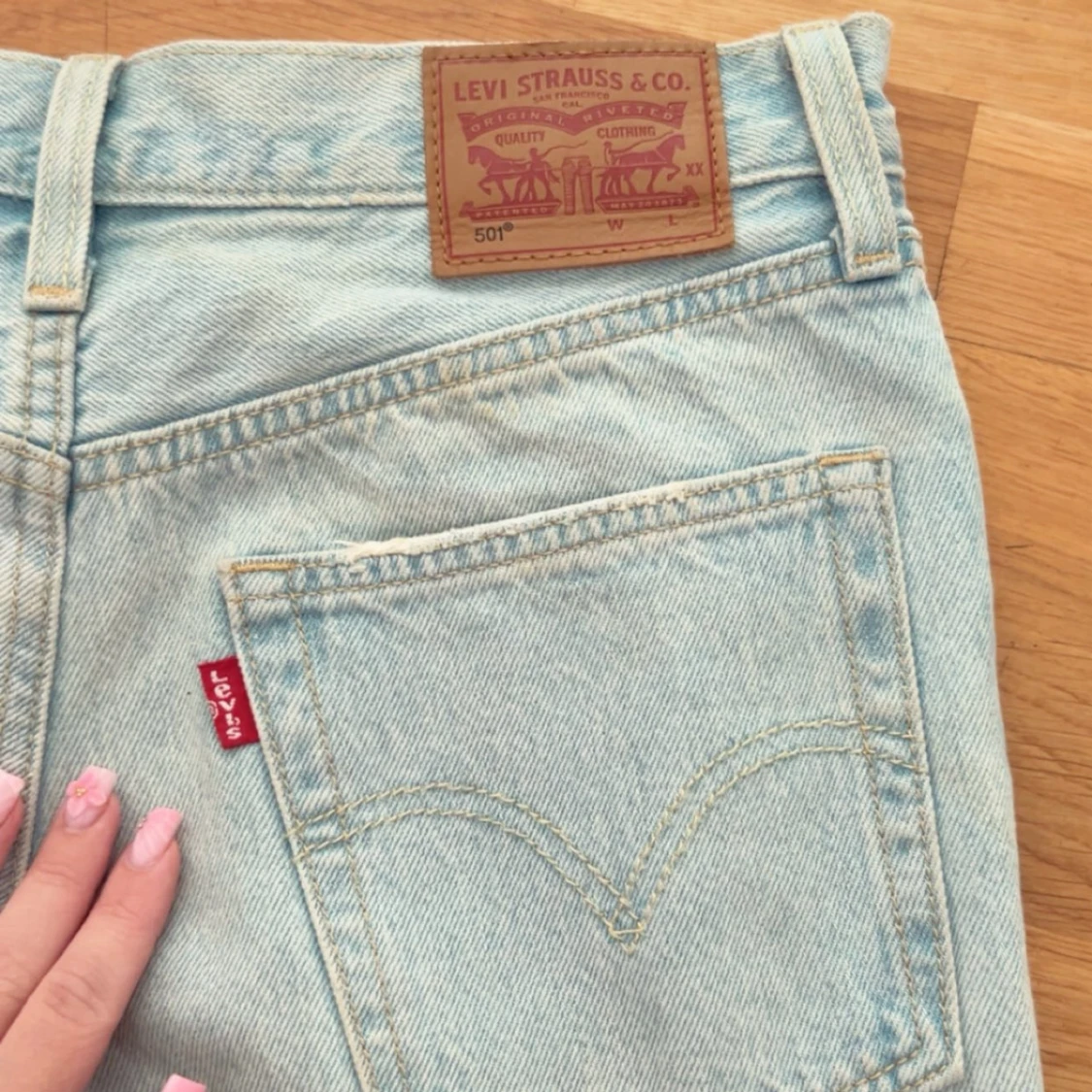 Levi's ljusblå jeansshorts  - 2
