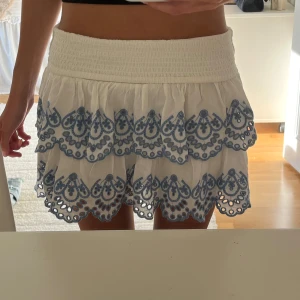 Volangkjol - Helt ny volangkjol från Lindex aldrig användt, storlek 152/164.