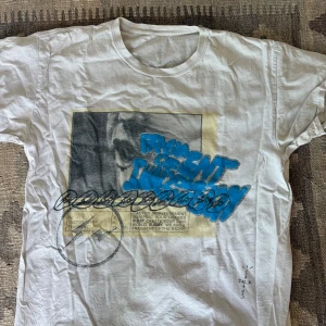 Cactus Jack x Fragment vit t-shirt - har haft denna i några år. inget trasigt eller fläckar.