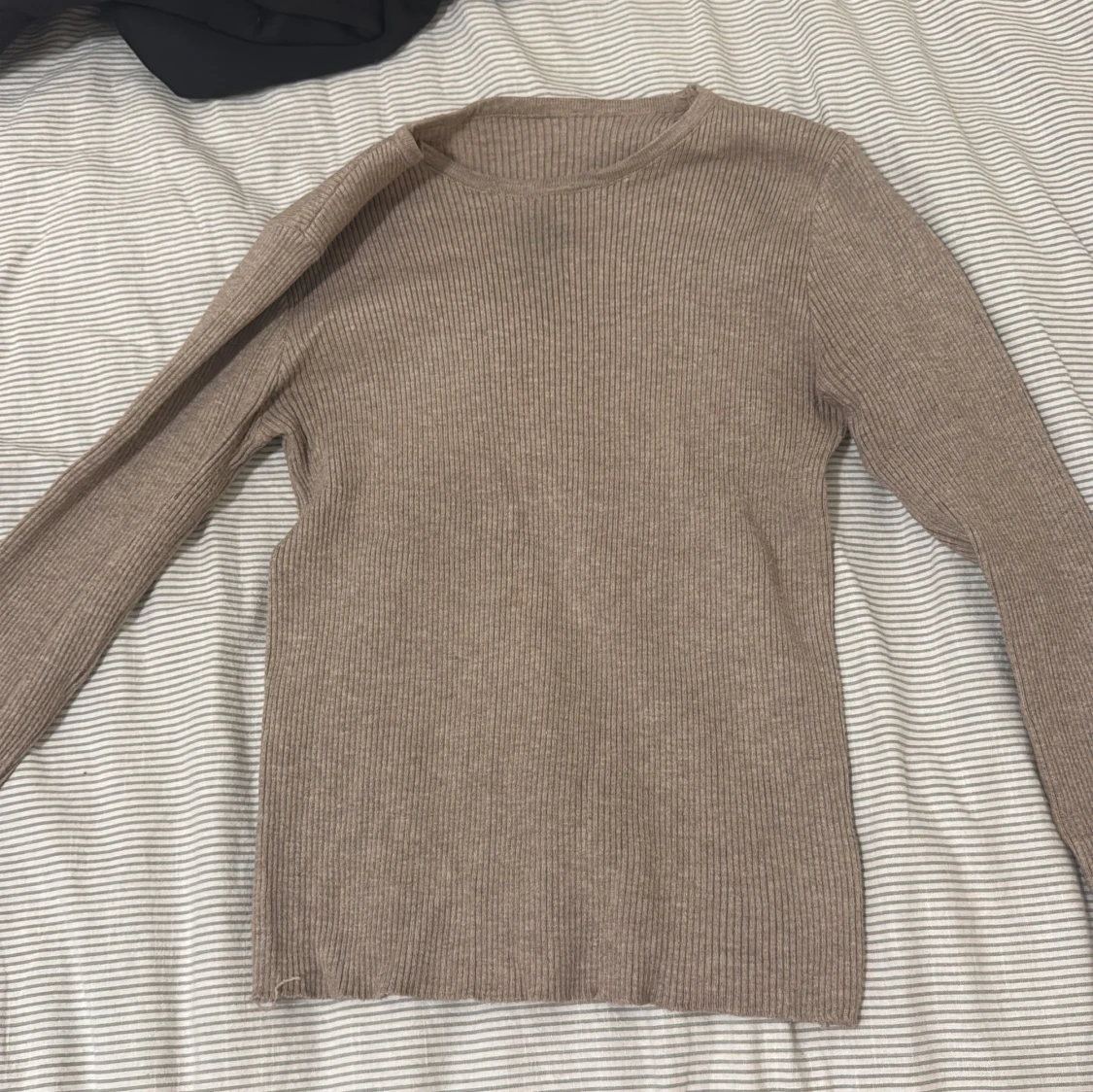 Beige ribbad långärmad tröja - 2