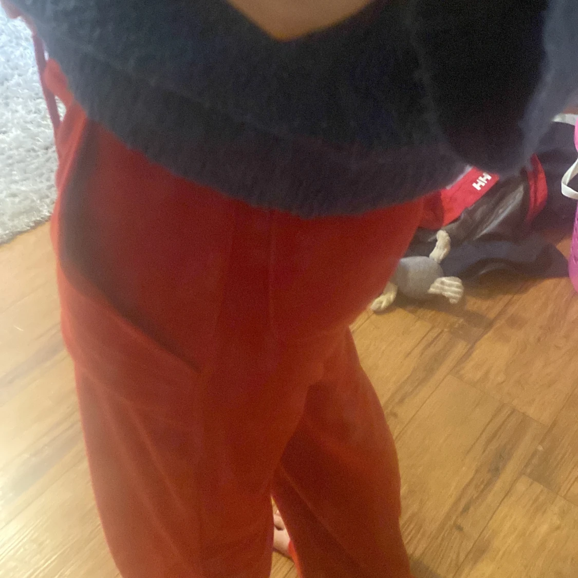 Röda fleece täckbyxor med snörning - 1