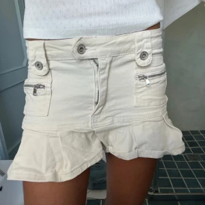 Mini skirt - Jätte unik och cool mini jeanskjol😍😍storlek S