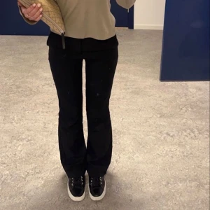 Bikbok kostymbyxor - Säljer dessa trendiga lågmidjade kostymbyxor från Bikbok. Nyskick!