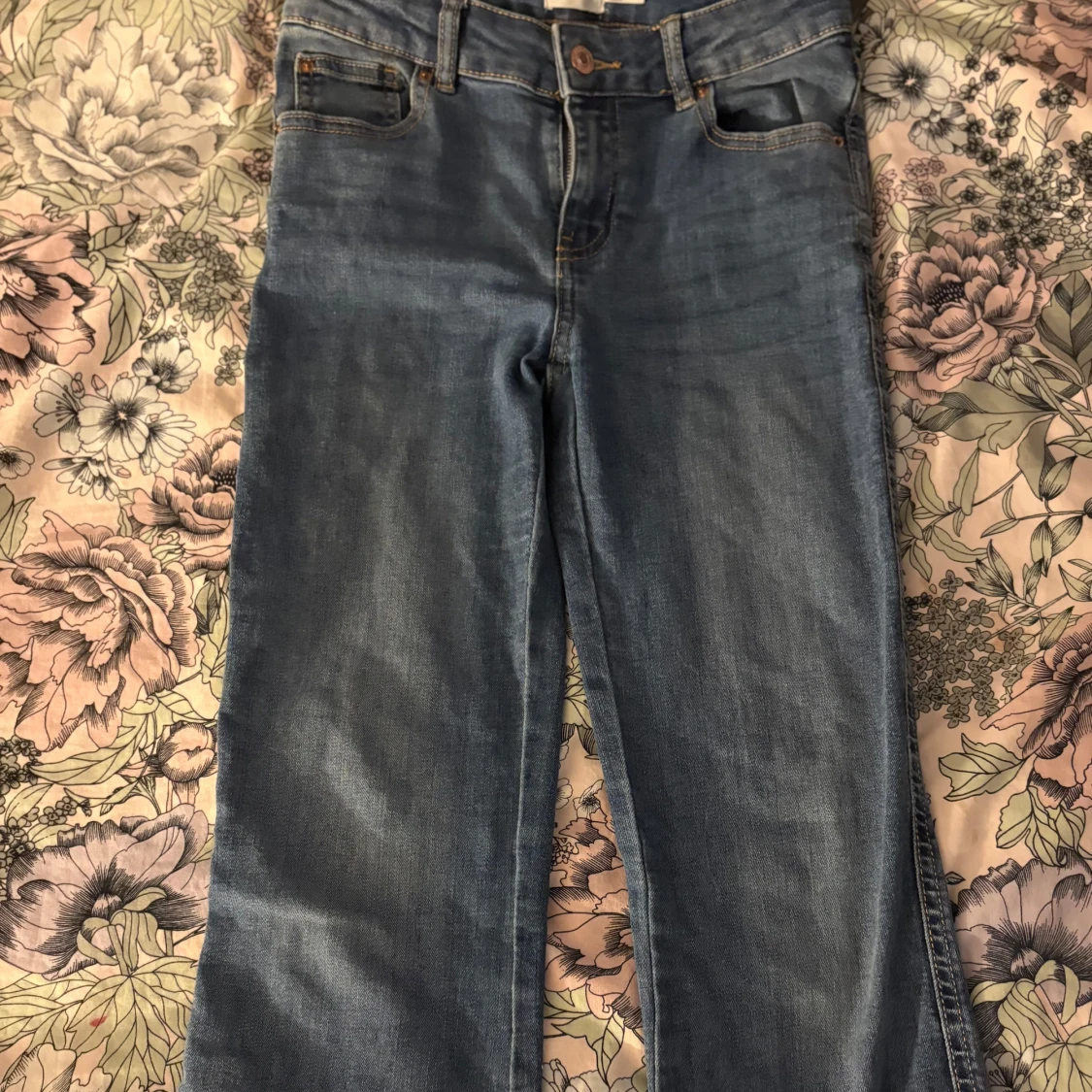 Blå jeans med ut svägda ben,yoga pans  - 1