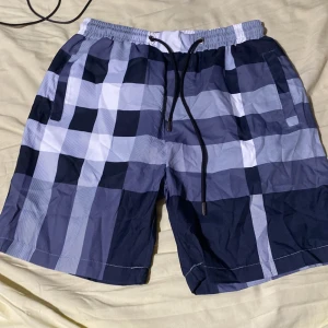Burberry shorts  - Säljer mina burberry shorts oanvända storlek m